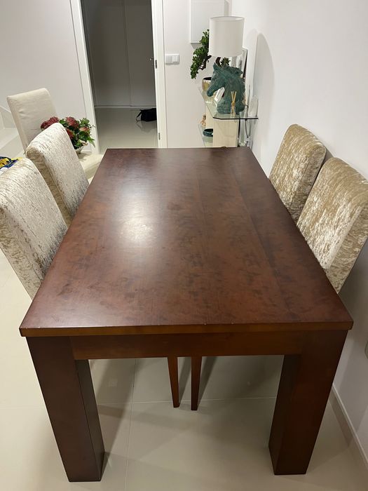 Mesa de madeira extensível + 4 cadeiras