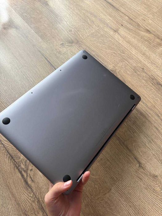 MacBook Pro 13.3", 16ГБ, 256 ГБ, Intel Core i7, Сріблястий