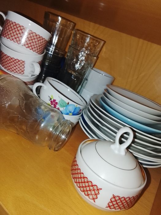 Посуд різний     .