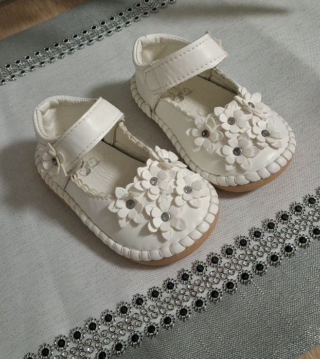 Святкові білі шкіряні туфельки на дівчинку 24 розмір 14 см устілка