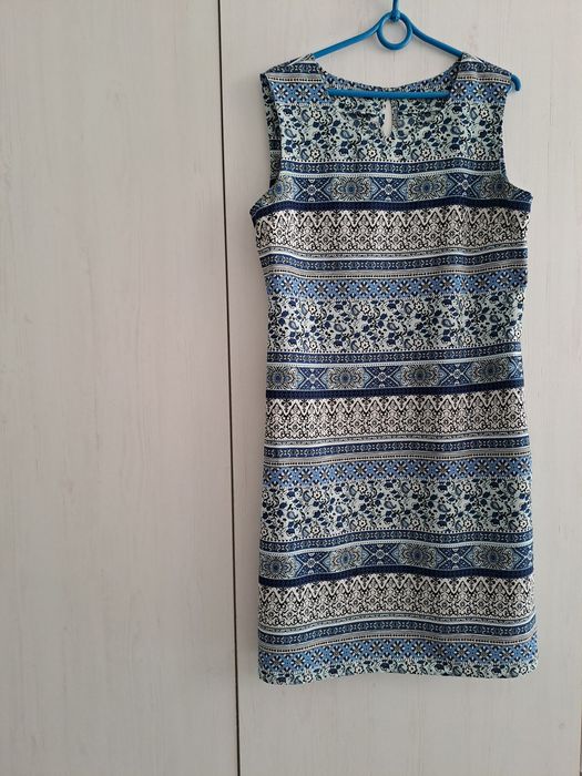 Sukienka w rozmiarze 38-40