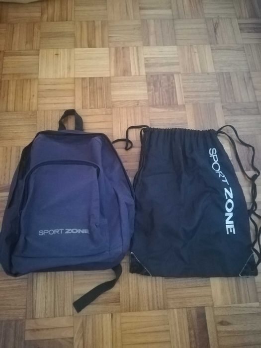 Mochila azul e saco preto sport zone