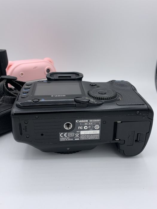 Дзеркальний фотоапарат Canon EOS 5D Body