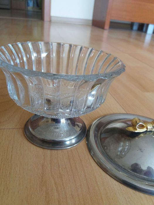 Cukiernica z platerowana pokryweczka i stopką, stan bdb