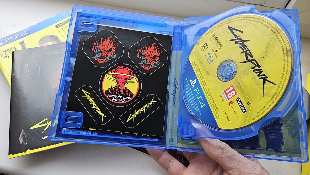 Гра на PS5-PS4  Cyberpunk 2077 delux edition