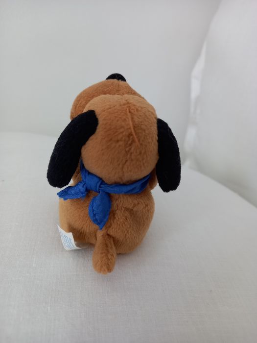 Porta-chaves NICI cão castanho com bandana azul