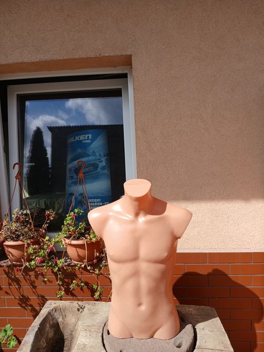 Plastikowy korpus manekina.