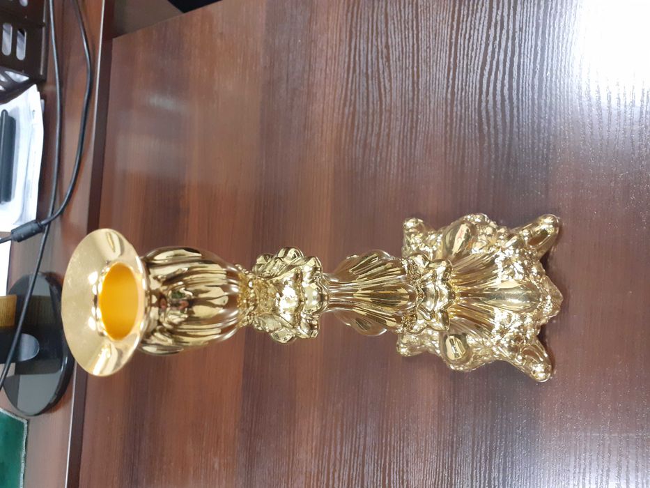 Красивый подсвечник настольный.