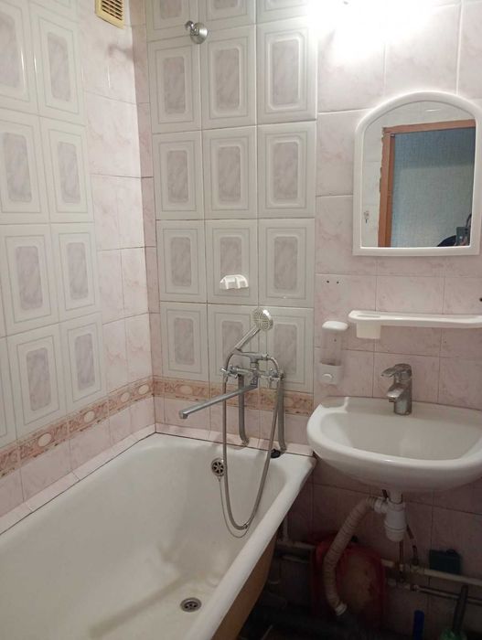 Продам 2х комн кв Салтовский р-н .Гвард Ширнинцев  . Отличная цена TB