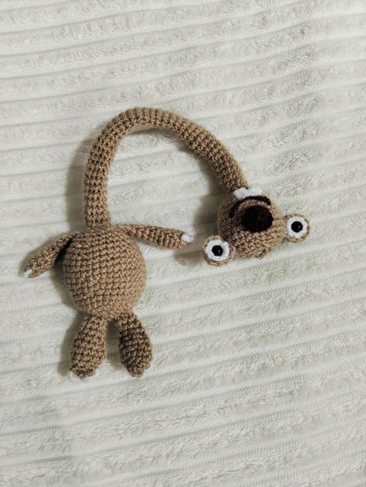 Оригінальна в’язана іграшка з кумедним характером та великими виразним