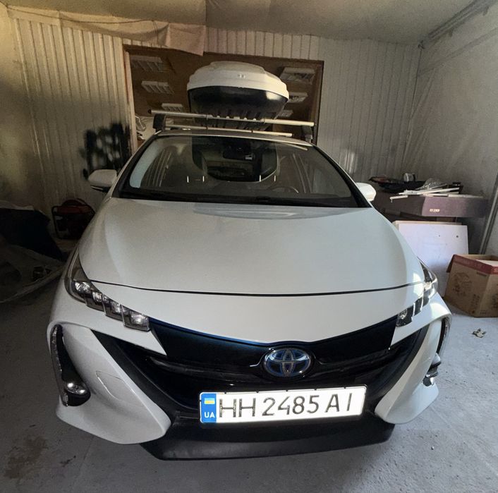 TOYOTA PRIUS 2017