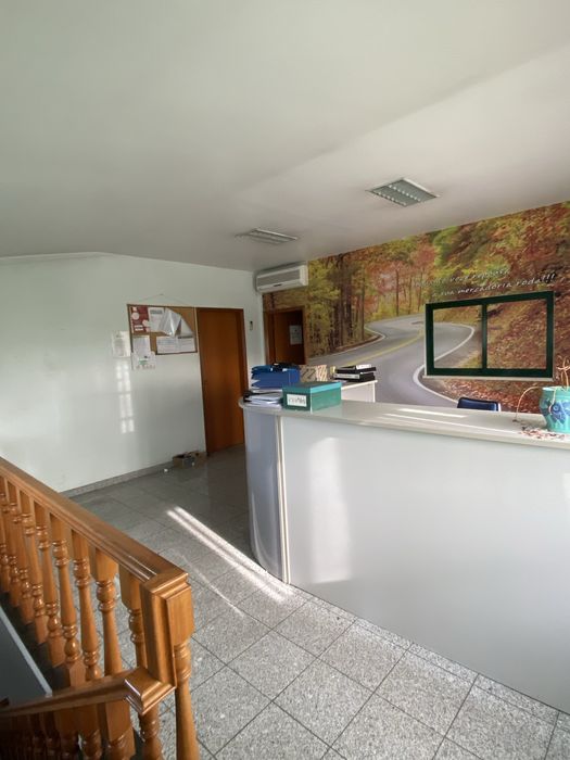 Armazem/Escritórios para arrendamento