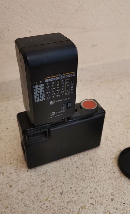 Máquina fotográfica OLYMPUS 
Ótima para colecionadores. 
Funciona a pi