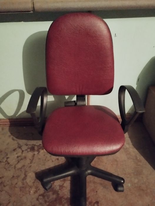 Продам офисный стул кресло