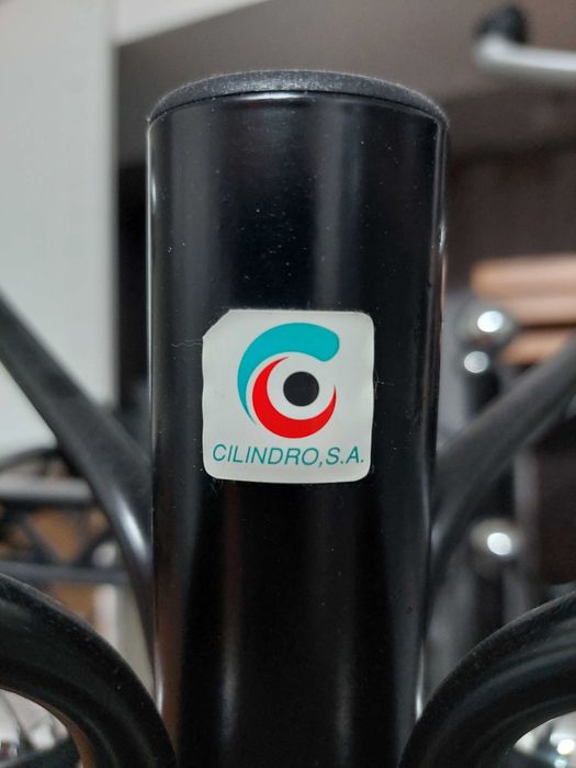 Bengaleiro Cabideiro de pé Cilindro H-12 - 8 ganchos. Preto metal