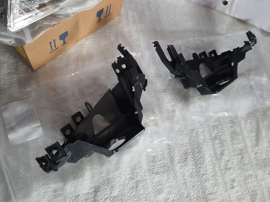 Кріплення противотуманок W163 ML-class Mercedes кронштейни туманок