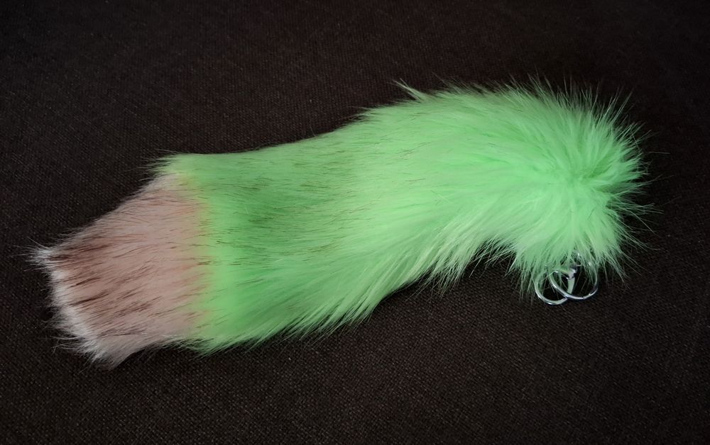 Brelok ozdoba do kasku narciarkiego kita ogon