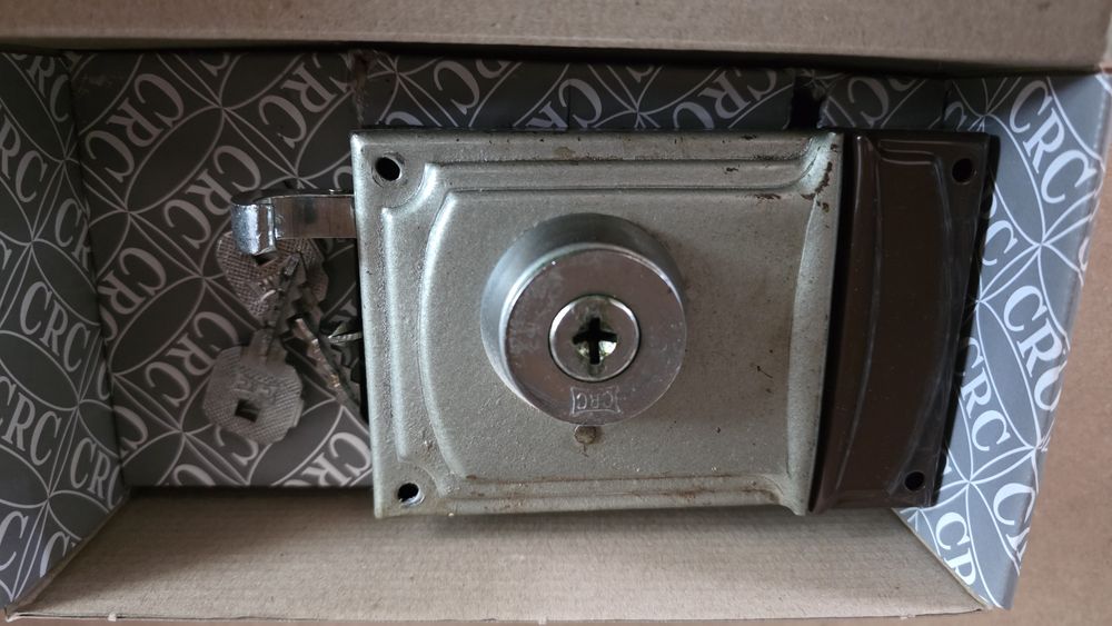 Fechaduras marca CRC