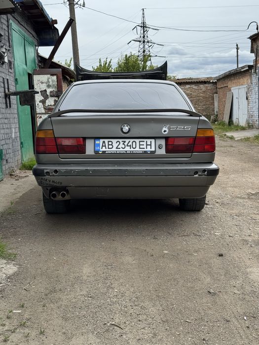 Продам BMW e34 525i