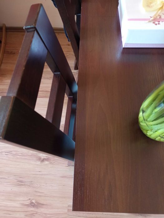 Stół rozkładany plus 6 krzeseł