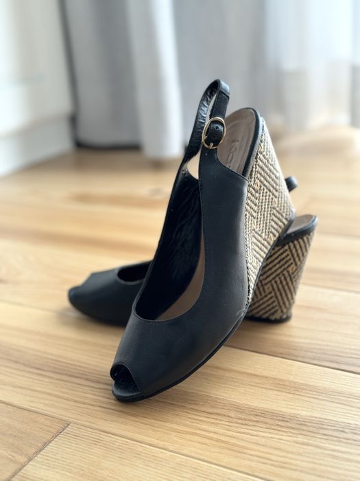 Czarne buty na koturnie KAZAR