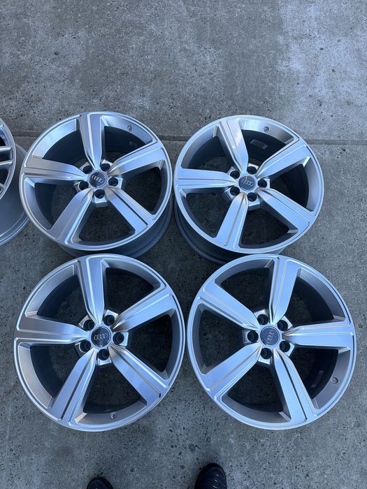 Диски 20 5.112 ЕТ38 9Jx20H2 Audi E-Tron Q7