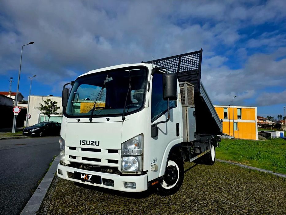 Isuzu NLR Basculante