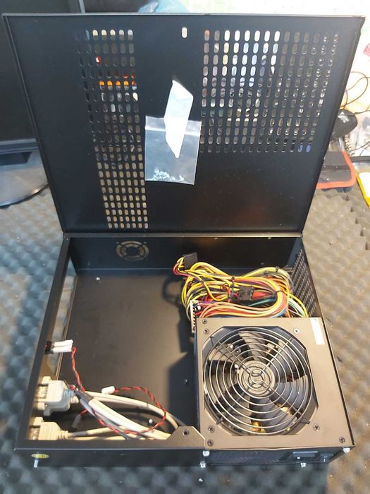 Caixa mini-itx com fonte de alimentação 500W