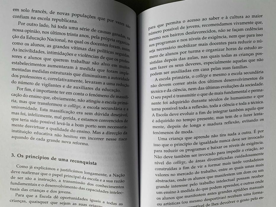 Eduquês: Um Flagelo sem Fronteiras, de Laurent Lafforgue