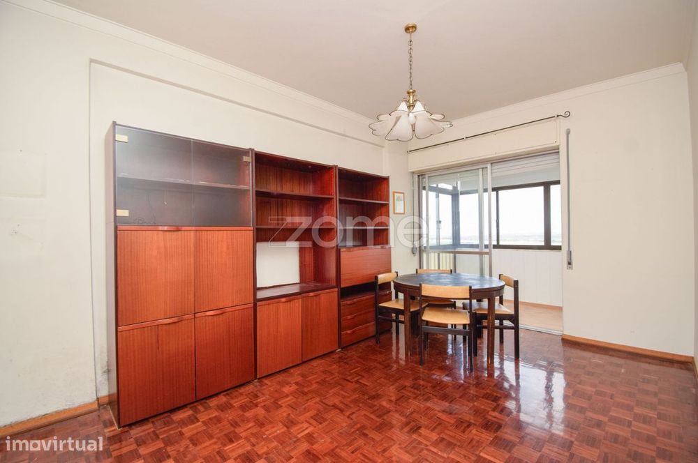 Apartamento T3 com Vista de Rio e Luz Natural | 9º Andar com Elevad...