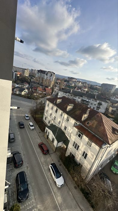 Продається 2  кімнатна  простора квартира