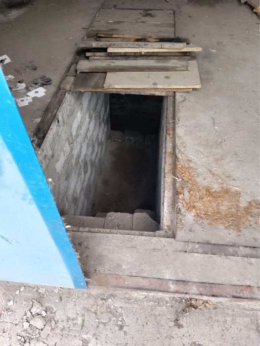 Гараж з погрібом