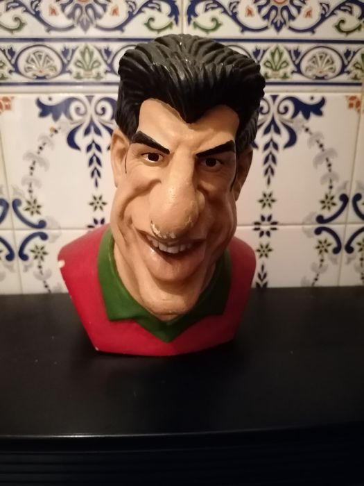 Busto de Luís Figo