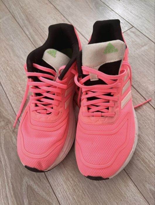 Buty sportowe marki Adidas