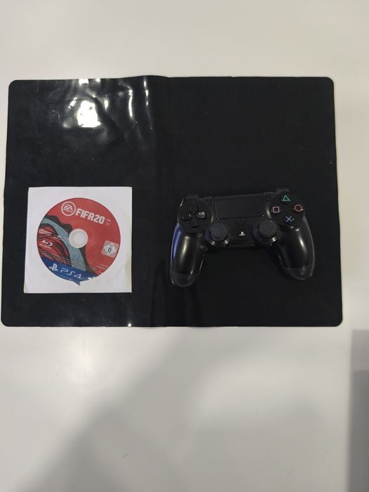 PlayStation 4 com jogo