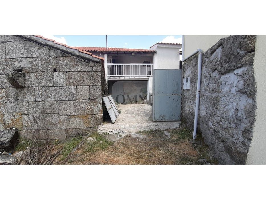 Moradia de Pedra em Cortinhas, Carva, Murça para Recuperar