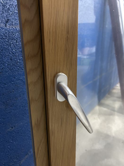 Aluminum-wood window frames64862455938561126