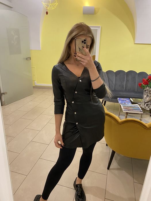 Sukienka czarna eco skora bershka s