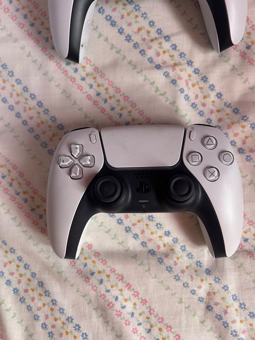 PS5 + 2 comandos + FC26