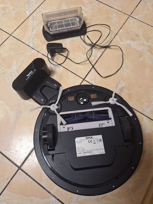 Продам робот-пылесос "Tefal"