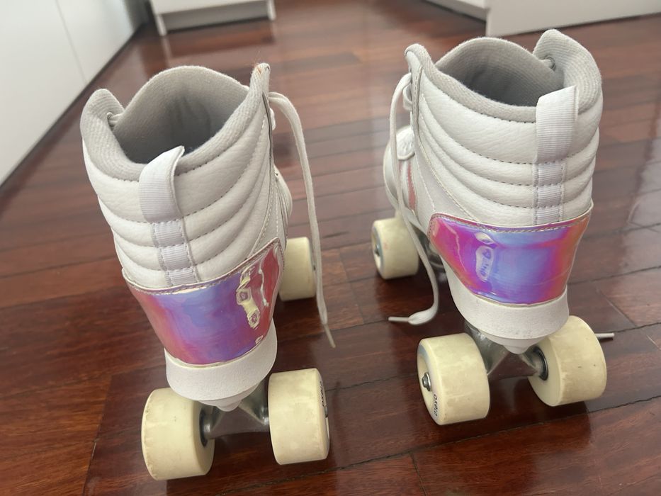 Patins 4 rodas.