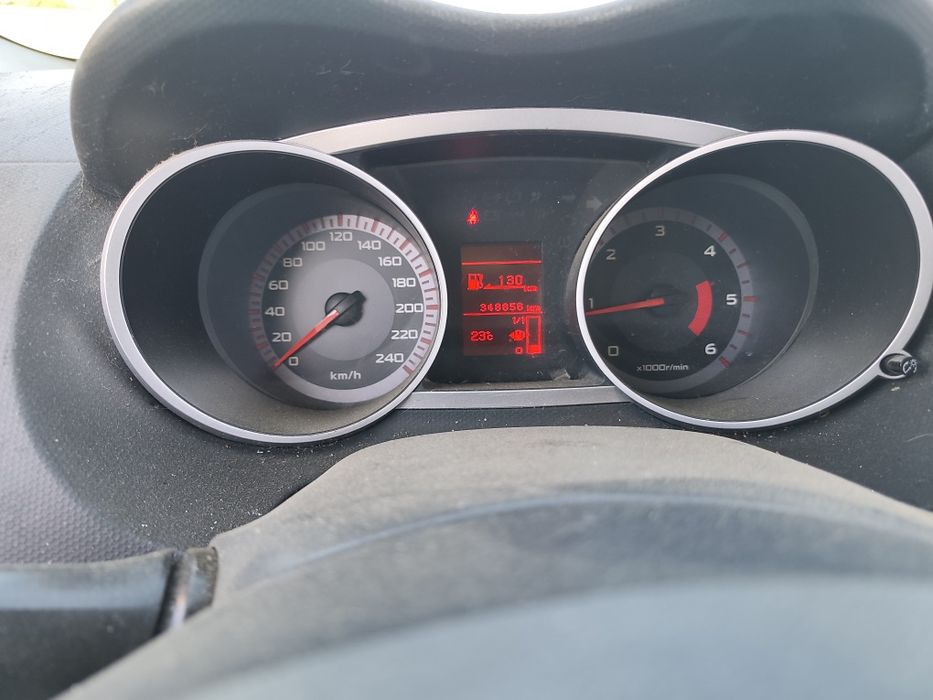 Mitsubishi Outlander 2