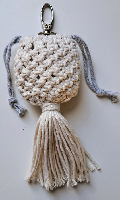 Makrama – ręcznie robione etui na np. airpods / ozdoba boho
