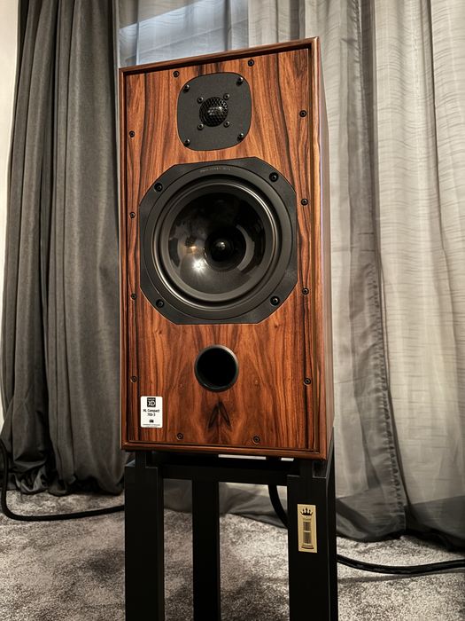 Harbeth C7ES3 XD + standy TonTräger Audio – stan gabinetowy