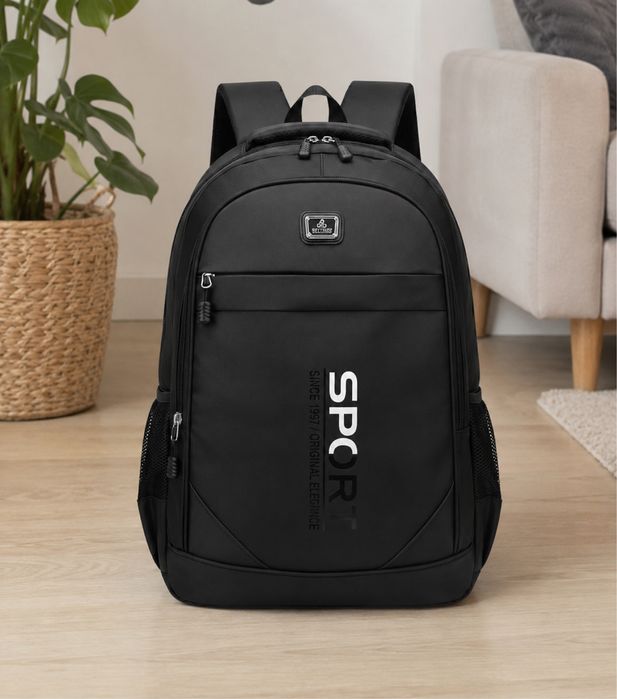 Czarny plecak miejski laptop