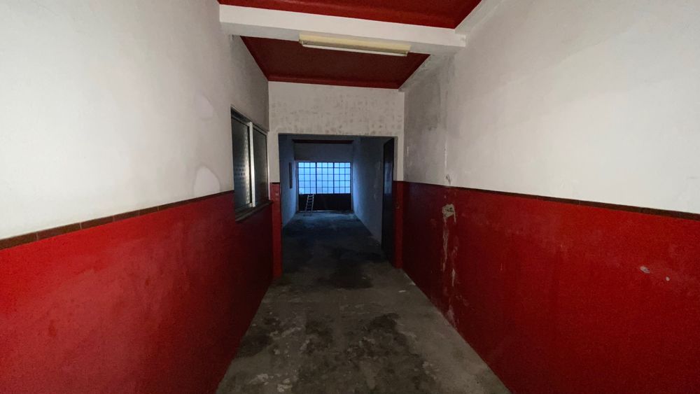 Moradia com 2 pisos independentes, garagem e quintal – Almeirim