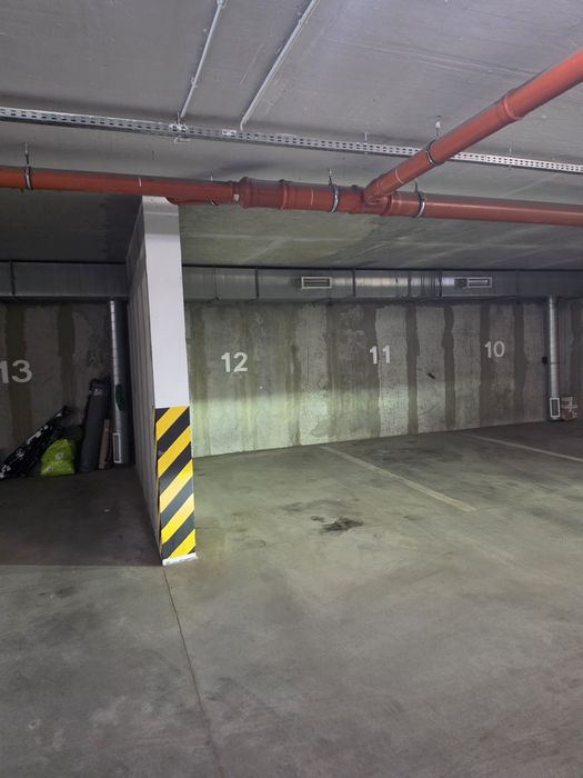Miejsce w garażowcu Dunikowskiego 38