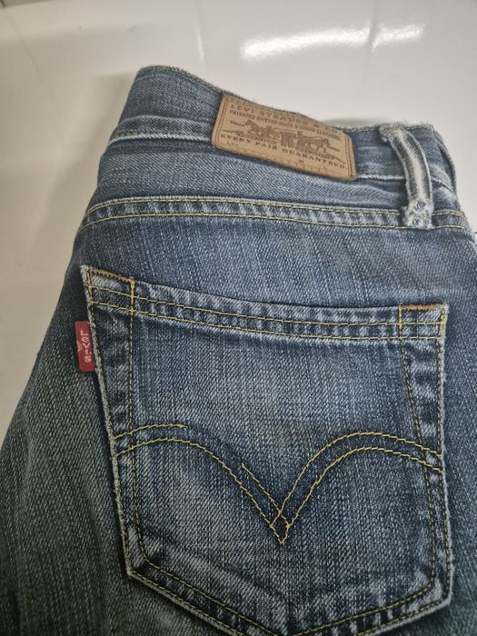 Calças jeans, 1 novas nunca usadas  da Manila Grace, N.38. 1 da Levis em muito bom estado, N. 38