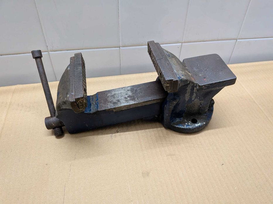Torno de bancada, com bigorna