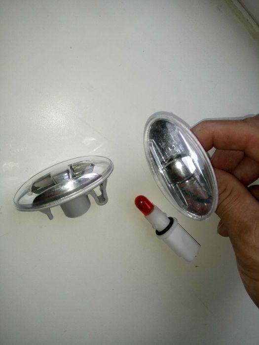 ; продам Повторитель поворотник повторювач Peugeot 108 107 106